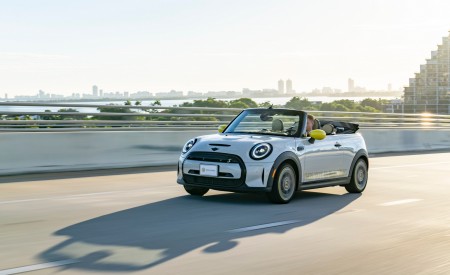 2022 Mini Cooper SE Convertible Concept Front Three-Quarter Wallpapers 450x275 (173)