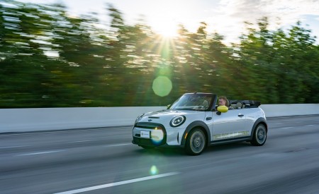 2022 Mini Cooper SE Convertible Concept Front Three-Quarter Wallpapers 450x275 (171)