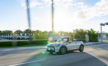 2022 Mini Cooper SE Convertible Concept Front Three-Quarter Wallpapers 450x275 (172)