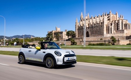 2022 Mini Cooper SE Convertible Concept Front Three-Quarter Wallpapers 450x275 (116)