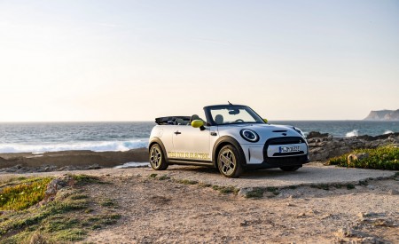 2022 Mini Cooper SE Convertible Concept Front Three-Quarter Wallpapers 450x275 (45)