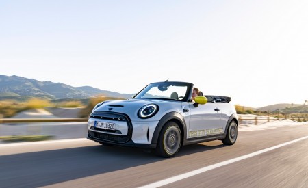 2022 Mini Cooper SE Convertible Concept Front Three-Quarter Wallpapers 450x275 (18)