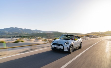 2022 Mini Cooper SE Convertible Concept Front Three-Quarter Wallpapers 450x275 (10)