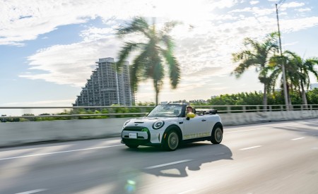 2022 Mini Cooper SE Convertible Concept Front Three-Quarter Wallpapers 450x275 (174)