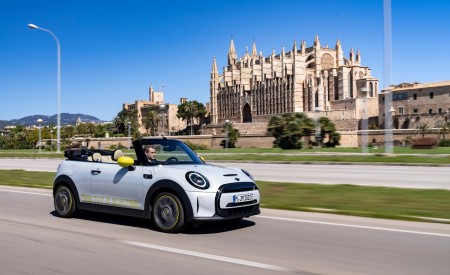 2022 Mini Cooper SE Convertible Concept Front Three-Quarter Wallpapers 450x275 (117)