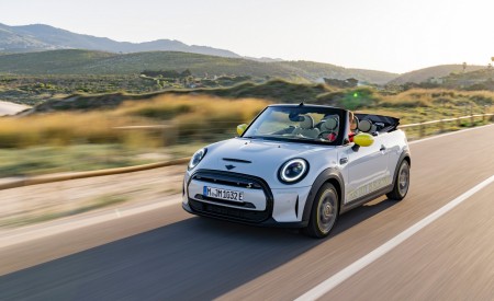 2022 Mini Cooper SE Convertible Concept Front Three-Quarter Wallpapers 450x275 (11)