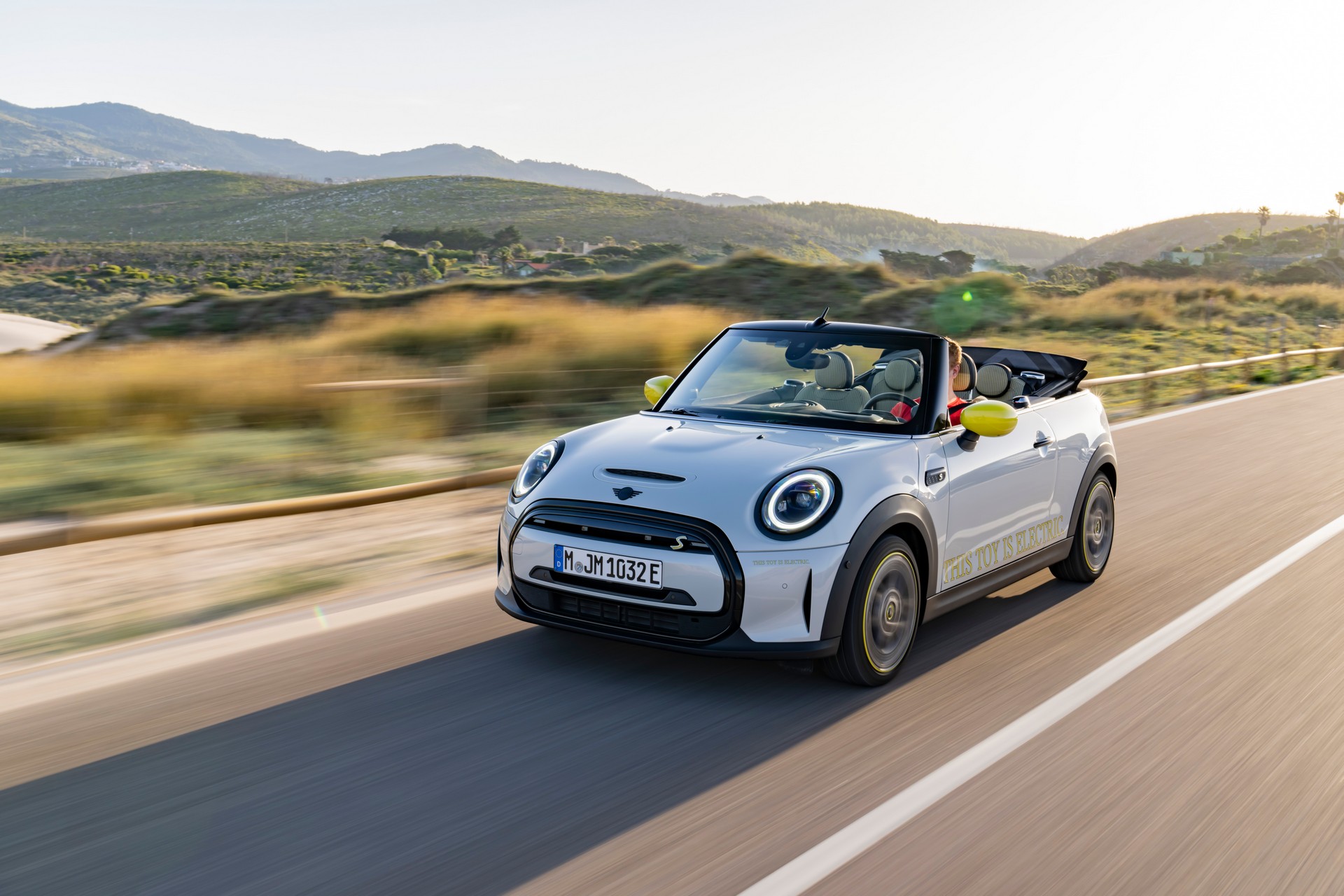 2022 Mini Cooper SE Convertible Concept Front Three-Quarter Wallpapers (11)