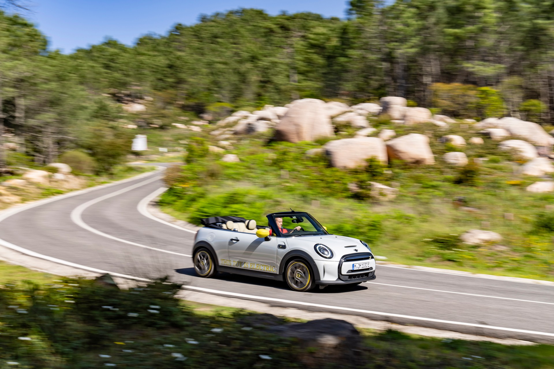 2022 Mini Cooper SE Convertible Concept Front Three-Quarter Wallpapers  (4)