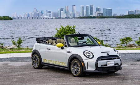 2022 Mini Cooper SE Convertible Concept Front Three-Quarter Wallpapers 450x275 (218)
