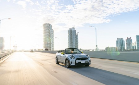 2022 Mini Cooper SE Convertible Concept Front Three-Quarter Wallpapers 450x275 (162)
