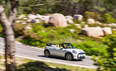 2022 Mini Cooper SE Convertible Concept Front Three-Quarter Wallpapers 450x275 (5)