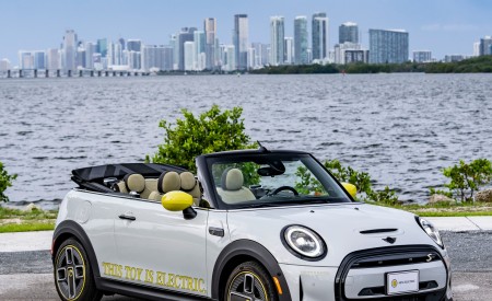2022 Mini Cooper SE Convertible Concept Front Three-Quarter Wallpapers 450x275 (219)