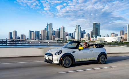 2022 Mini Cooper SE Convertible Concept Front Three-Quarter Wallpapers 450x275 (176)