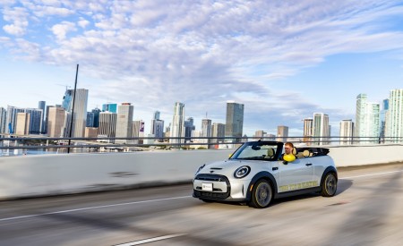 2022 Mini Cooper SE Convertible Concept Front Three-Quarter Wallpapers 450x275 (177)