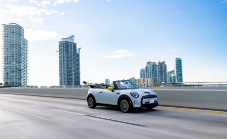 2022 Mini Cooper SE Convertible Concept Front Three-Quarter Wallpapers 450x275 (164)