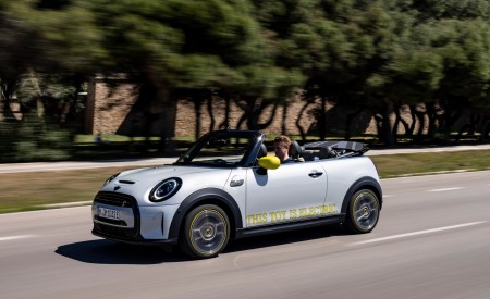 2022 Mini Cooper SE Convertible Concept Front Three-Quarter Wallpapers 450x275 (120)