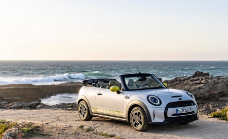 2022 Mini Cooper SE Convertible Concept Front Three-Quarter Wallpapers 450x275 (49)