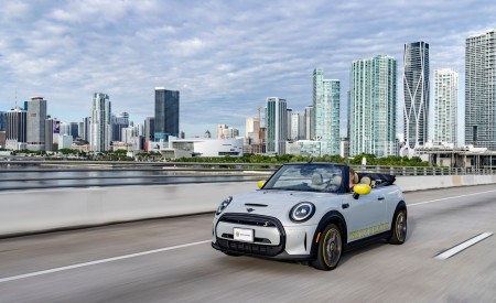 2022 Mini Cooper SE Convertible Concept Front Three-Quarter Wallpapers 450x275 (178)