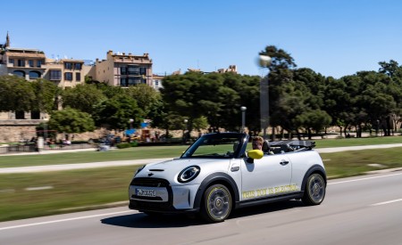 2022 Mini Cooper SE Convertible Concept Front Three-Quarter Wallpapers 450x275 (121)