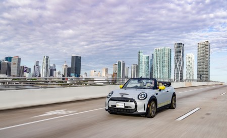 2022 Mini Cooper SE Convertible Concept Front Three-Quarter Wallpapers 450x275 (179)