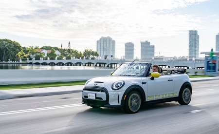 2022 Mini Cooper SE Convertible Concept Front Three-Quarter Wallpapers 450x275 (166)