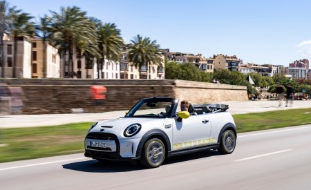 2022 Mini Cooper SE Convertible Concept Front Three-Quarter Wallpapers 450x275 (122)