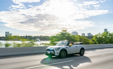 2022 Mini Cooper SE Convertible Concept Front Three-Quarter Wallpapers 450x275 (167)
