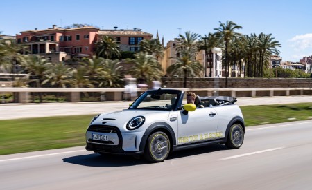 2022 Mini Cooper SE Convertible Concept Front Three-Quarter Wallpapers 450x275 (123)