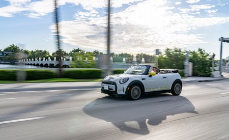 2022 Mini Cooper SE Convertible Concept Front Three-Quarter Wallpapers 450x275 (168)