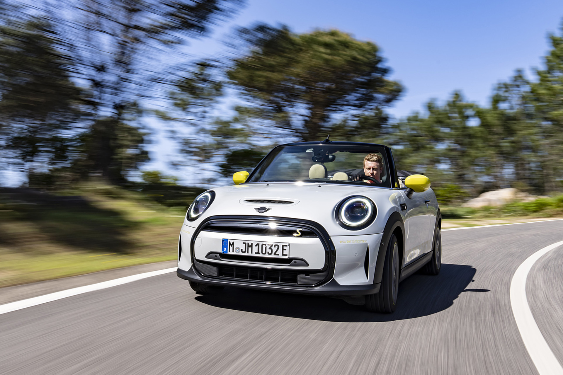 2022 Mini Cooper SE Convertible Concept Front Wallpapers (1)
