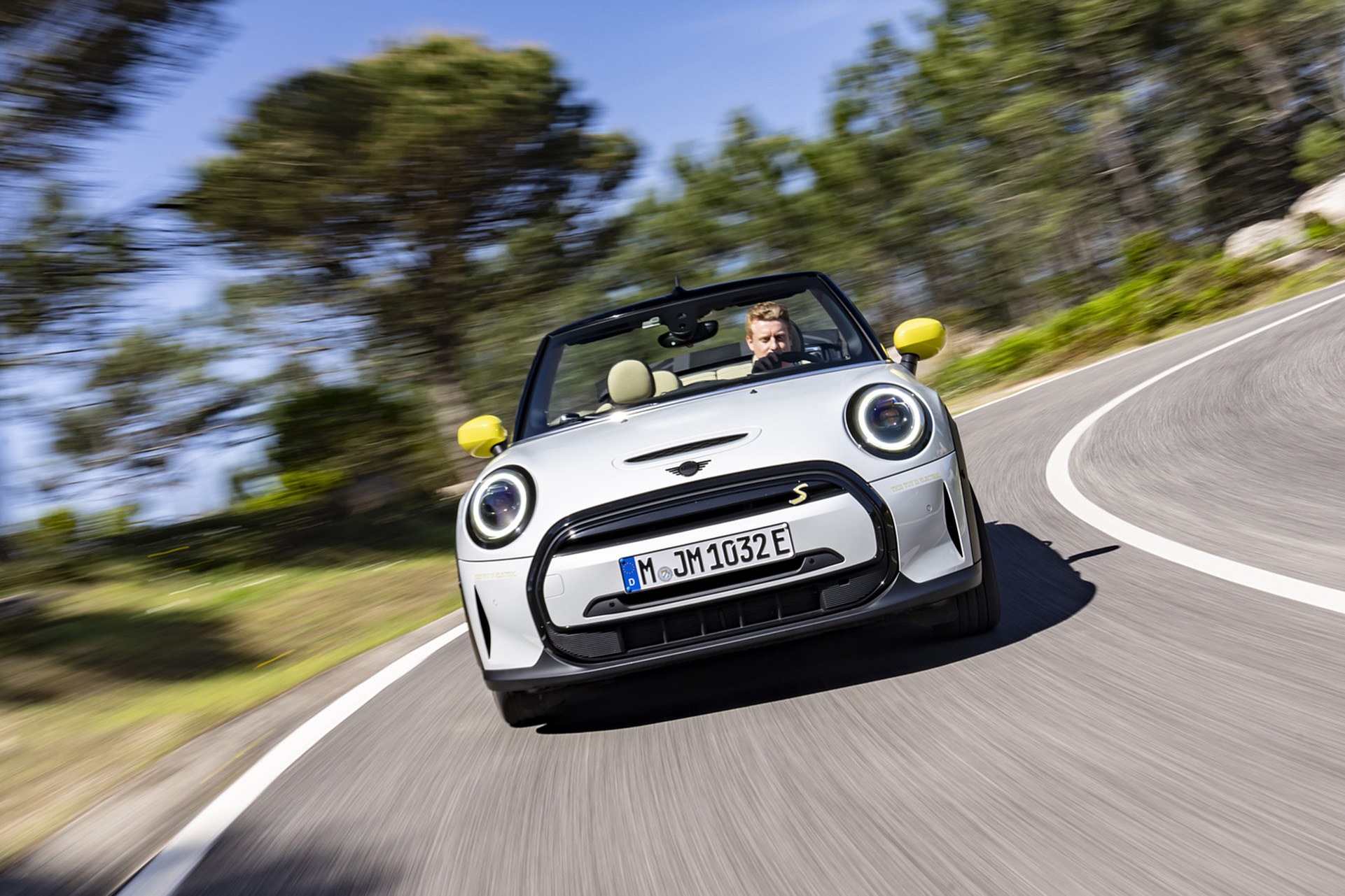 2022 Mini Cooper SE Convertible Concept Front Wallpapers  (2)