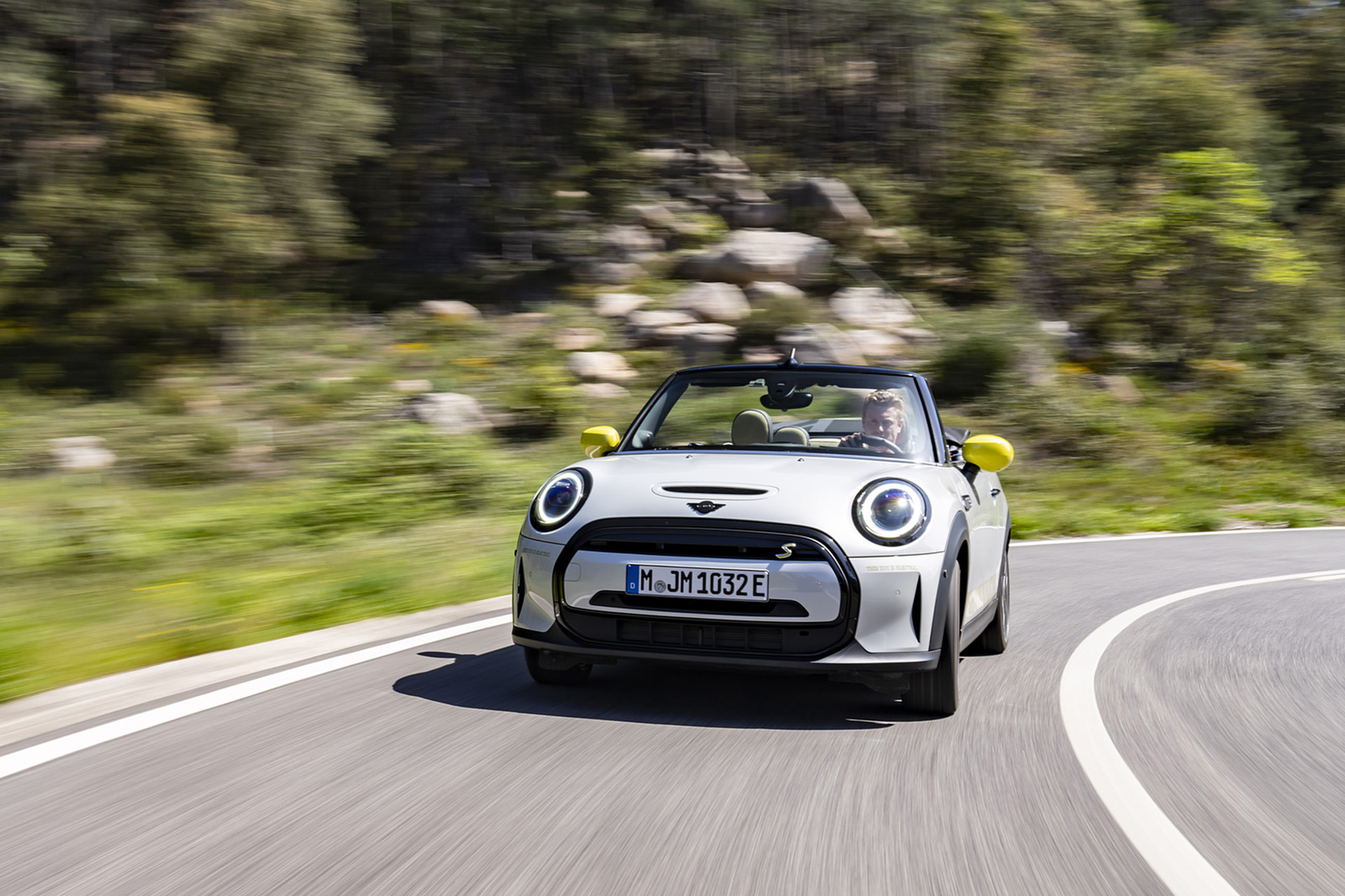 2022 Mini Cooper SE Convertible Concept Front Wallpapers  (6)