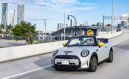 2022 Mini Cooper SE Convertible Concept Front Wallpapers 450x275 (180)