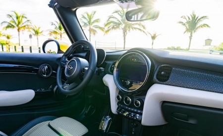2022 Mini Cooper SE Convertible Concept Interior Wallpapers 450x275 (259)
