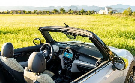 2022 Mini Cooper SE Convertible Concept Interior Wallpapers 450x275 (142)