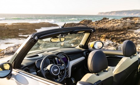 2022 Mini Cooper SE Convertible Concept Interior Wallpapers 450x275 (107)
