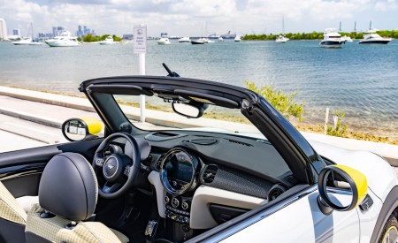 2022 Mini Cooper SE Convertible Concept Interior Wallpapers 450x275 (262)