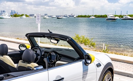 2022 Mini Cooper SE Convertible Concept Interior Wallpapers 450x275 (264)