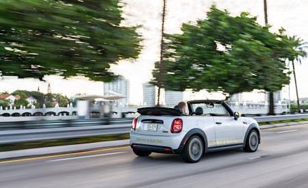 2022 Mini Cooper SE Convertible Concept Rear Three-Quarter Wallpapers 450x275 (181)