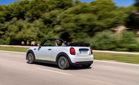 2022 Mini Cooper SE Convertible Concept Rear Three-Quarter Wallpapers 450x275 (127)