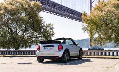 2022 Mini Cooper SE Convertible Concept Rear Three-Quarter Wallpapers 450x275 (65)