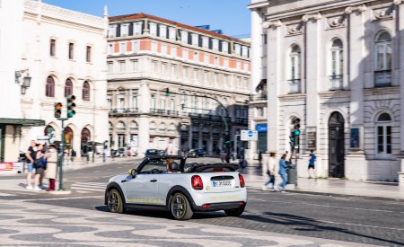 2022 Mini Cooper SE Convertible Concept Rear Three-Quarter Wallpapers 450x275 (42)