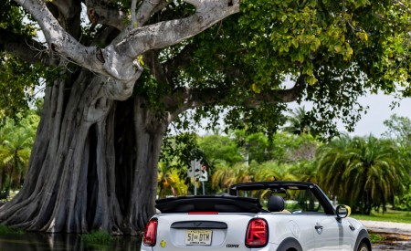 2022 Mini Cooper SE Convertible Concept Rear Three-Quarter Wallpapers 450x275 (240)