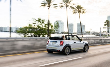2022 Mini Cooper SE Convertible Concept Rear Three-Quarter Wallpapers 450x275 (182)