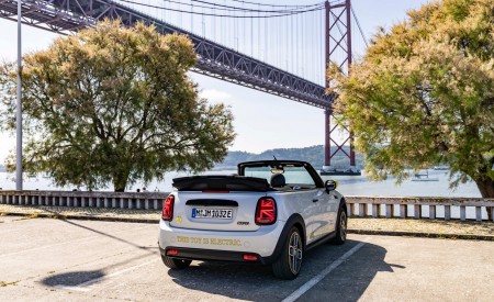 2022 Mini Cooper SE Convertible Concept Rear Three-Quarter Wallpapers 450x275 (66)