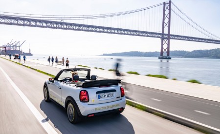 2022 Mini Cooper SE Convertible Concept Rear Three-Quarter Wallpapers 450x275 (43)