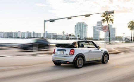 2022 Mini Cooper SE Convertible Concept Rear Three-Quarter Wallpapers 450x275 (183)