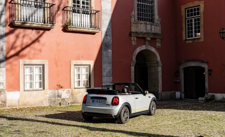 2022 Mini Cooper SE Convertible Concept Rear Three-Quarter Wallpapers 450x275 (85)