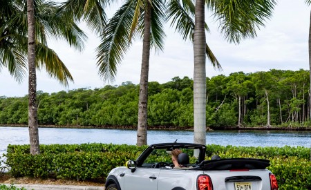 2022 Mini Cooper SE Convertible Concept Rear Three-Quarter Wallpapers  450x275 (224)