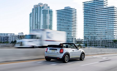 2022 Mini Cooper SE Convertible Concept Rear Three-Quarter Wallpapers 450x275 (187)